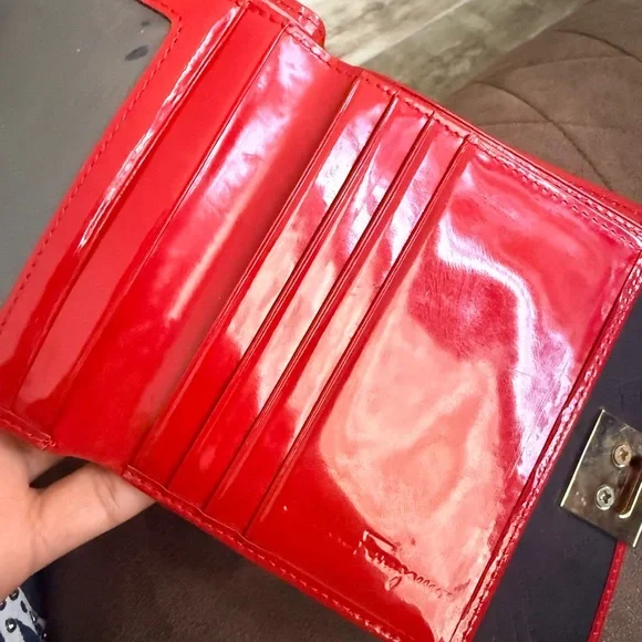 Salvatore Ferragamo Red Patent Leather Compact Wallet with Gold Turnlock - Picture 3 of 5